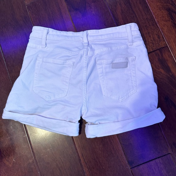 White cuffed denim shorts - Picture 2 of 2